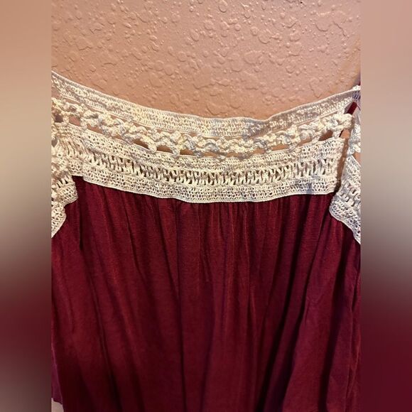 Free Kisses Red and white lace blouse - Picture 3 of 9